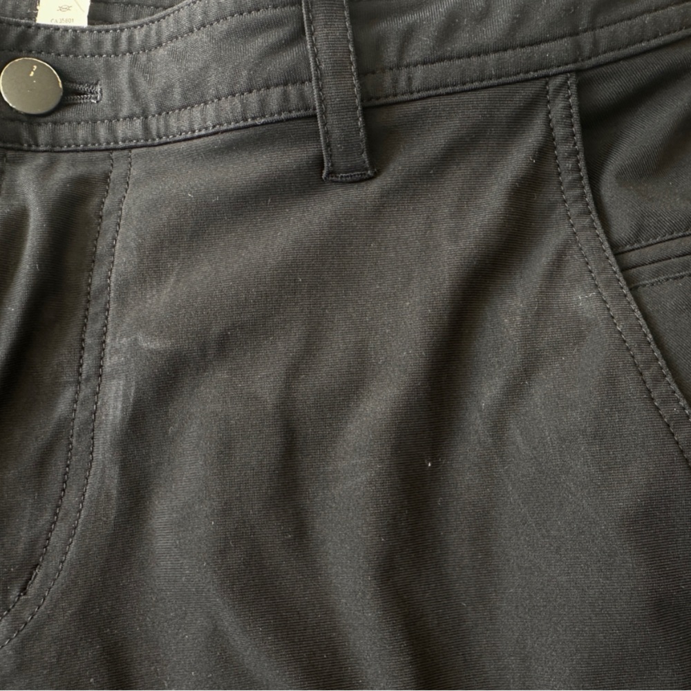 Lululemon ABC Classic Chino Men's Black Shorts - Size 36 - Picture 10 of 13